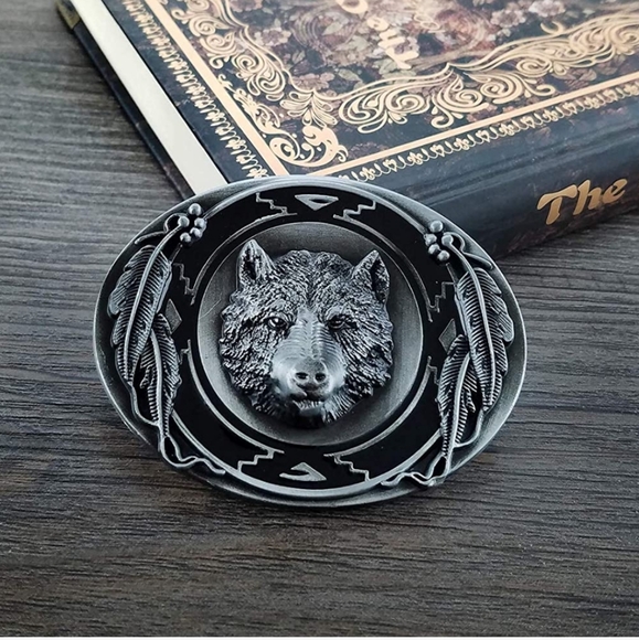 New silver wolf and feathers belt buckle. - Picture 5 of 6
